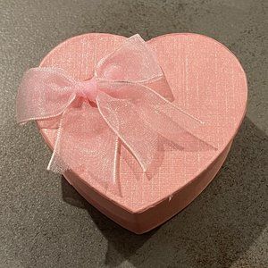 Jewelry Set of Fasion/Costume Earings, Necklace & Ring in a Pink Heart Box